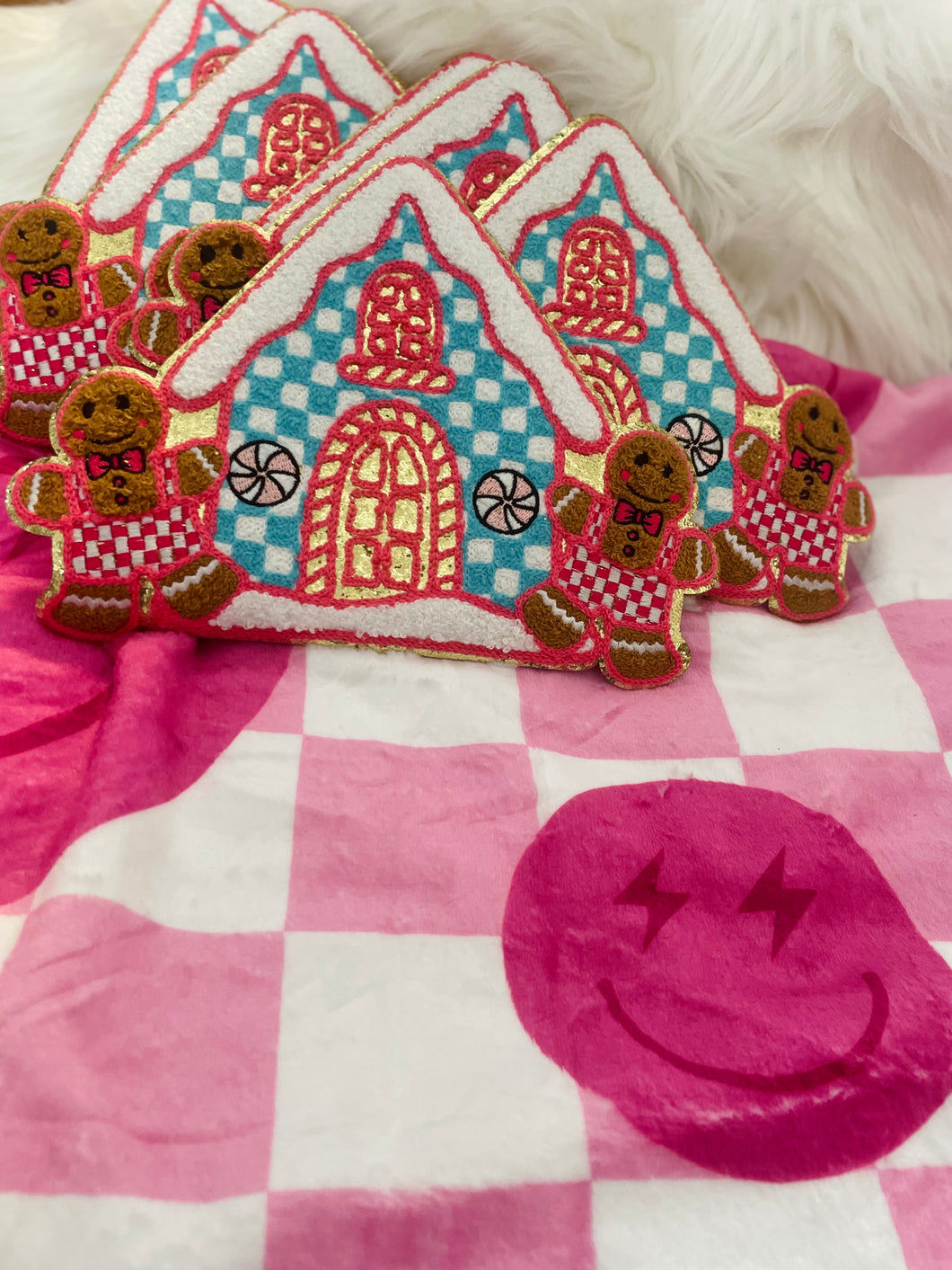 Gingerbread House, pink & blue - CHENILLE